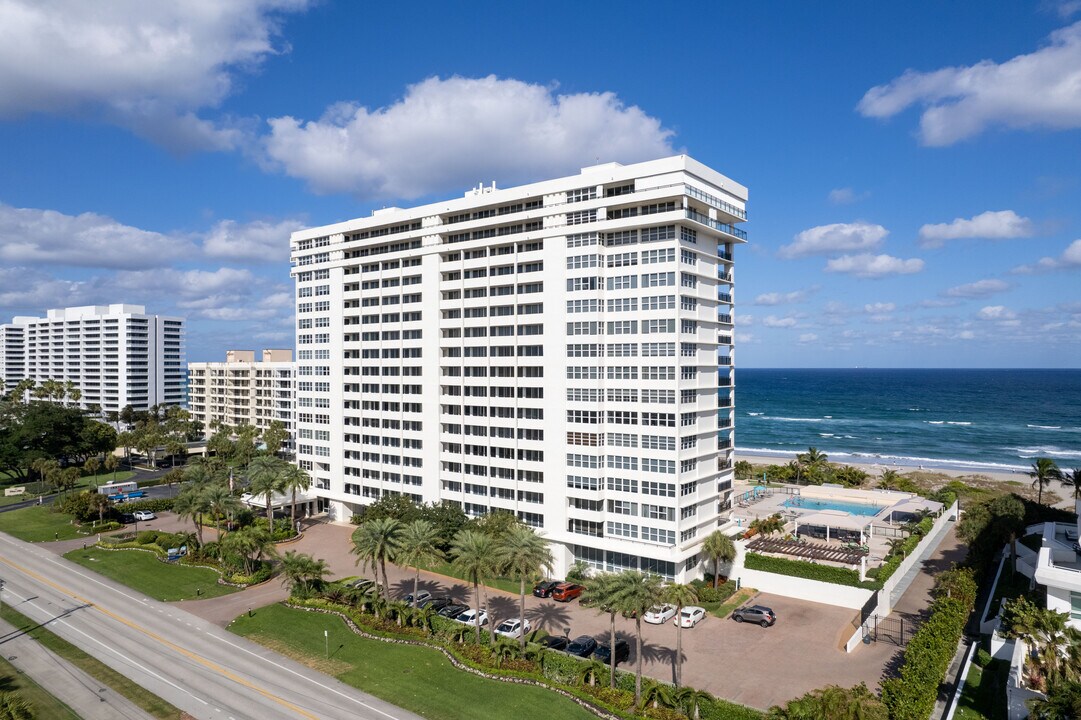 Whitehall Condominium in Boca Raton, FL - Foto de edificio