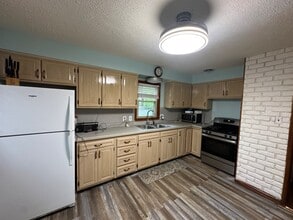 2758 Newbern Cir in Youngstown, OH - Building Photo - Building Photo