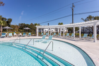 Beaumont Oaks at Porters Neck Apartments & Townhomes in Wilmington, NC - Building Photo - Building Photo