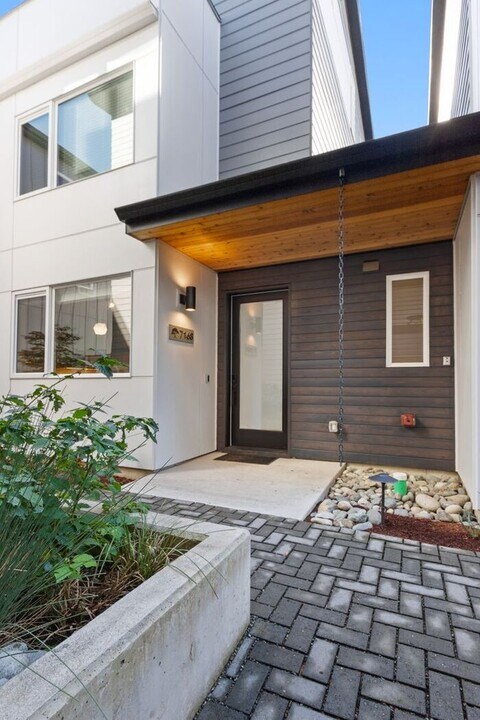 7168 44th Ave S in Seattle, WA - Building Photo