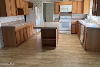 722 Tulls Creek Rd in Moyock, NC - Building Photo - Building Photo