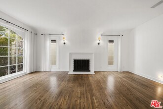 451 Westmount Dr in West Hollywood, CA - Building Photo - Building Photo