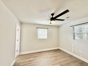 6509 Julia Dr in Milton, FL - Foto de edificio - Building Photo