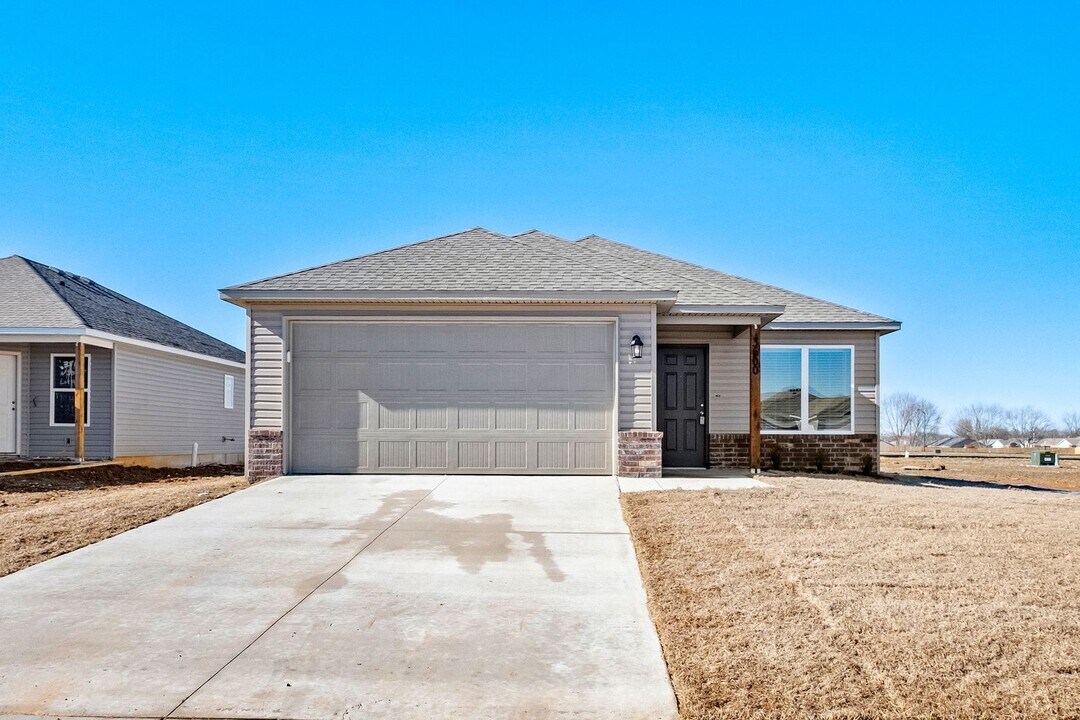 3600 N Scarlet Ln in Siloam Springs, AR - Building Photo