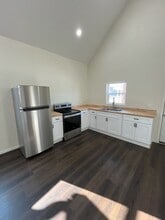 564 Polk St in Lebanon, MO - Building Photo - Building Photo