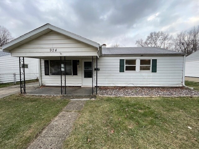 924 E Chippewa Ave in South Bend, IN - Building Photo
