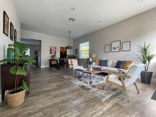 property at 743 Tulip Cir