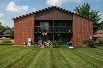 Quail Hollow Apartments in Massillon, OH - Foto de edificio - Building Photo