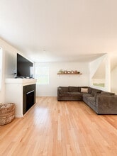 15458 SW Mallard Dr, Unit 101 in Beaverton, OR - Building Photo - Building Photo