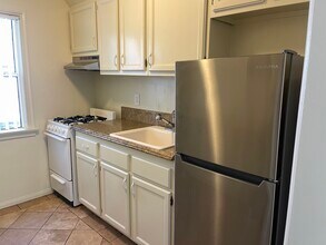 12125 Valleyheart Dr in Studio City, CA - Building Photo - Building Photo