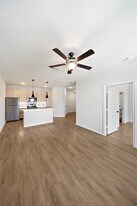17000 Bissonnet St in Richmond, TX - Building Photo