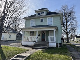 412 E Jefferson St, Unit 412-2 E Jefferson St in Goshen, IN - Building Photo