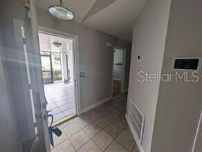 2075 Shadow Pine Dr in Brandon, FL - Building Photo - Building Photo