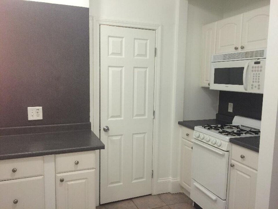 28 Hemenway St in Boston, MA - Building Photo