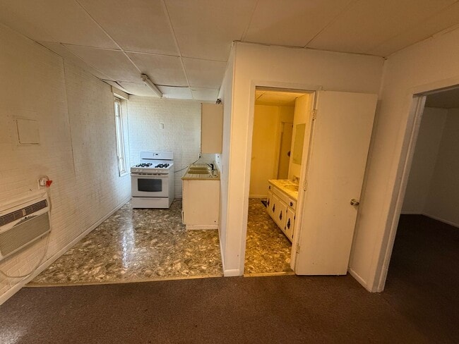 19 1/2 S Jefferson Ave in Iola, KS - Foto de edificio - Building Photo