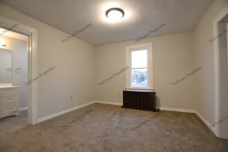 333 Hughes Ave, Unit 2N in Lockport, IL - Foto de edificio - Building Photo