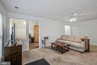 9259 Cardinal Forest Ln in Lorton, VA - Building Photo - Building Photo