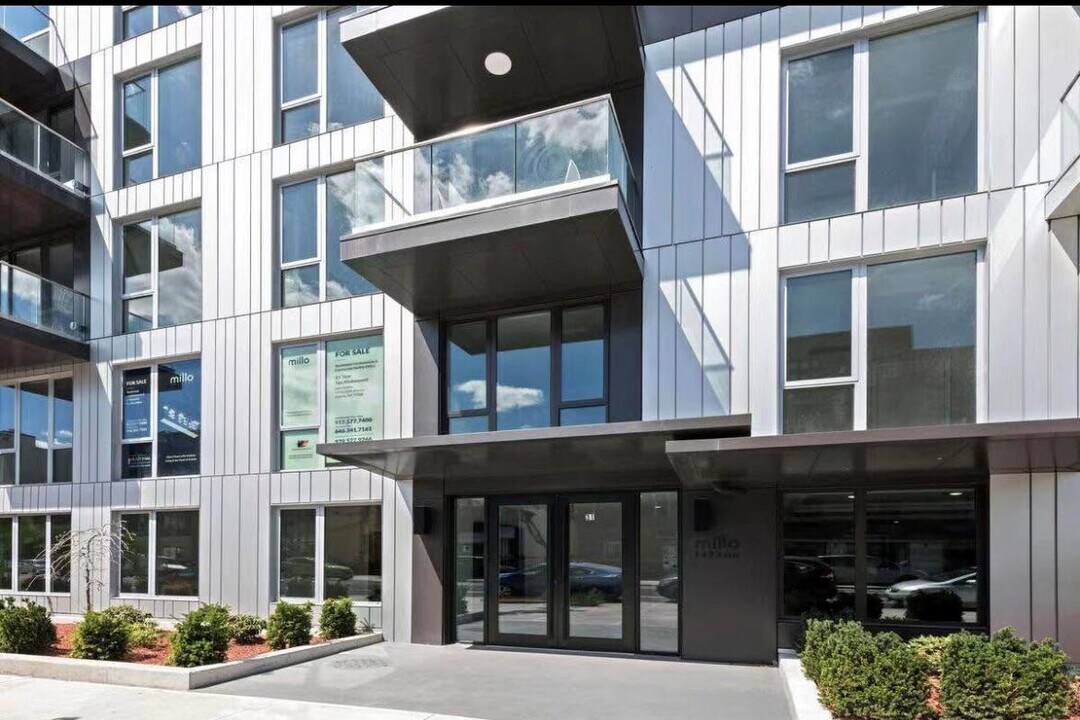 14-33-33 31st Ave in Queens, NY - Building Photo