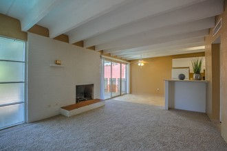 The Lanai Apartments in Albuquerque, NM - Building Photo - Building Photo