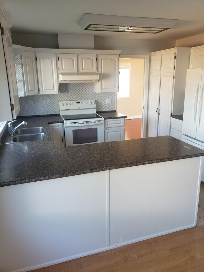 6310 Selkirk St in Chilliwack, BC - Building Photo - Building Photo
