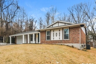 6847 Champaigne Dr in Florissant, MO - Building Photo - Building Photo