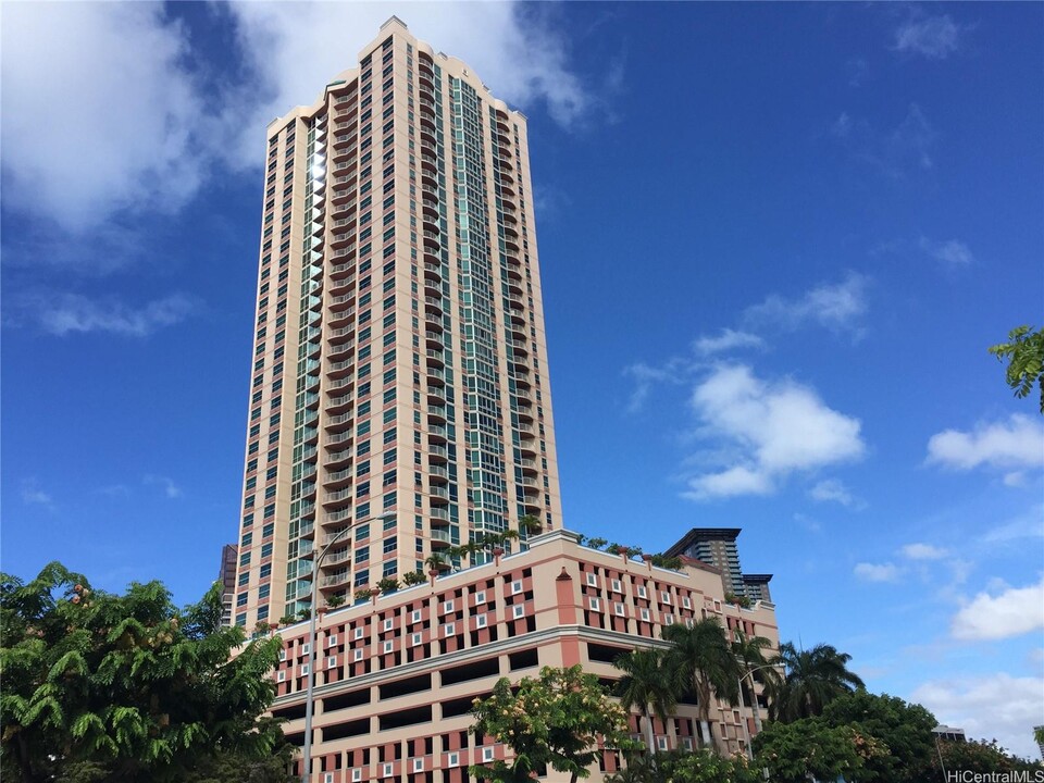 801 S King St in Honolulu, HI - Building Photo