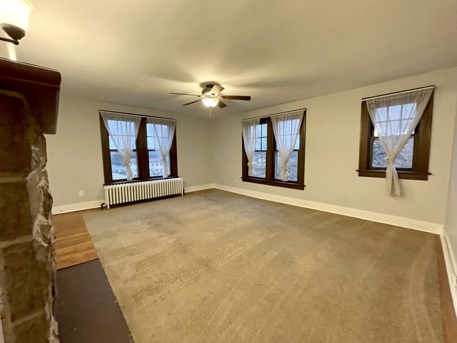 16 Maplewood Ave, Unit 16 in Crafton, PA - Building Photo - Building Photo
