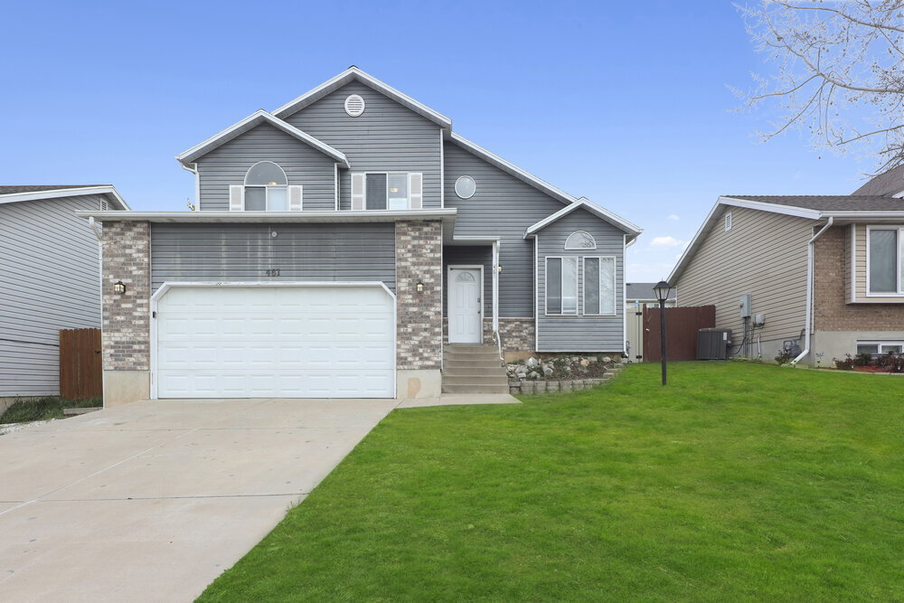 461 W 180 N in Clearfield, UT - Building Photo
