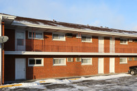 Dover Pointe Condos in Des Plaines, IL - Building Photo - Building Photo