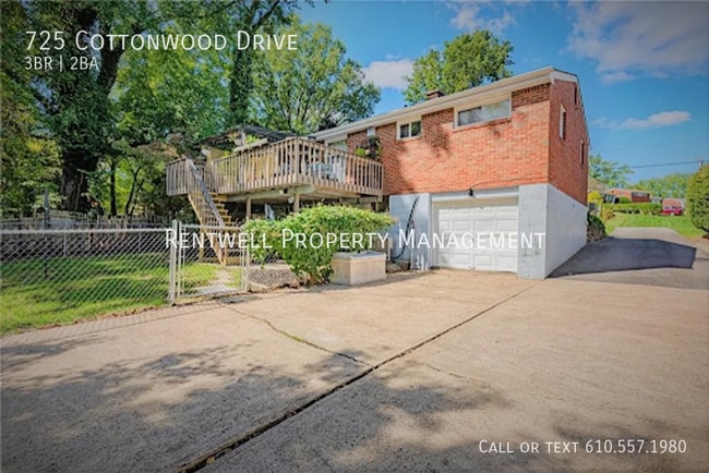 725 Cottonwood Dr in Monroeville, PA - Building Photo - Building Photo