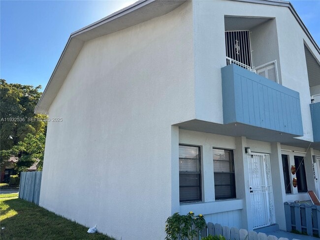 5800 W 18th Ave in Hialeah, FL - Building Photo - Building Photo