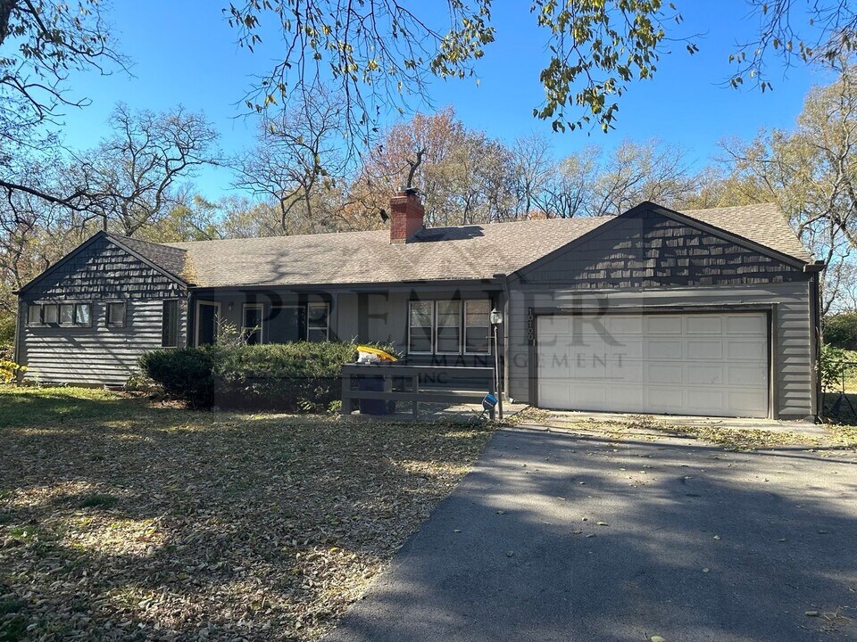 10100 Blue Ridge Blvd in Kansas City, MO - Building Photo