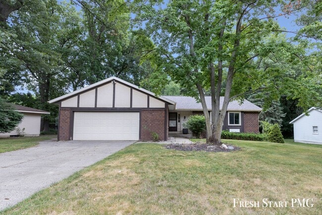 property at 2536 Rudgate Dr NW