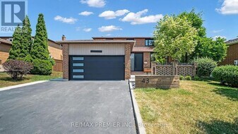 43 Brandy Crescent in Vaughan, ON - Building Photo