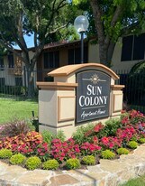 Sun Colony in Dallas, TX - Building Photo