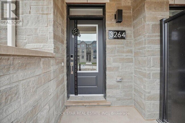 3264 Sixth Line in Oakville, ON - Building Photo - Building Photo
