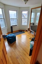 14 Underwood Park, Unit 2 in Waltham, MA - Foto de edificio - Building Photo