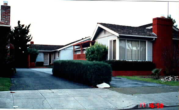 1638 Lark Ave in Redwood City, CA - Foto de edificio - Building Photo