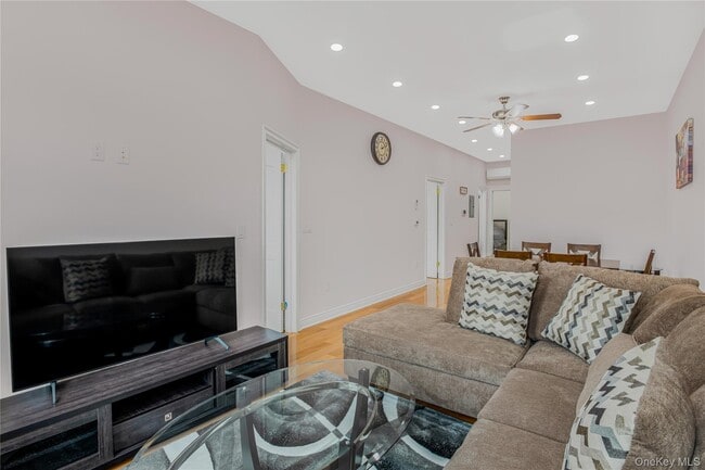 43-47-47 44th St in Queens, NY - Building Photo - Building Photo