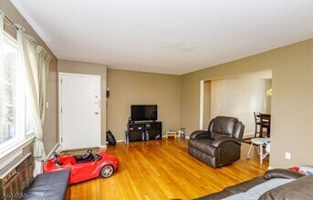 43 Conforti Ave in West Orange, NJ - Building Photo - Building Photo