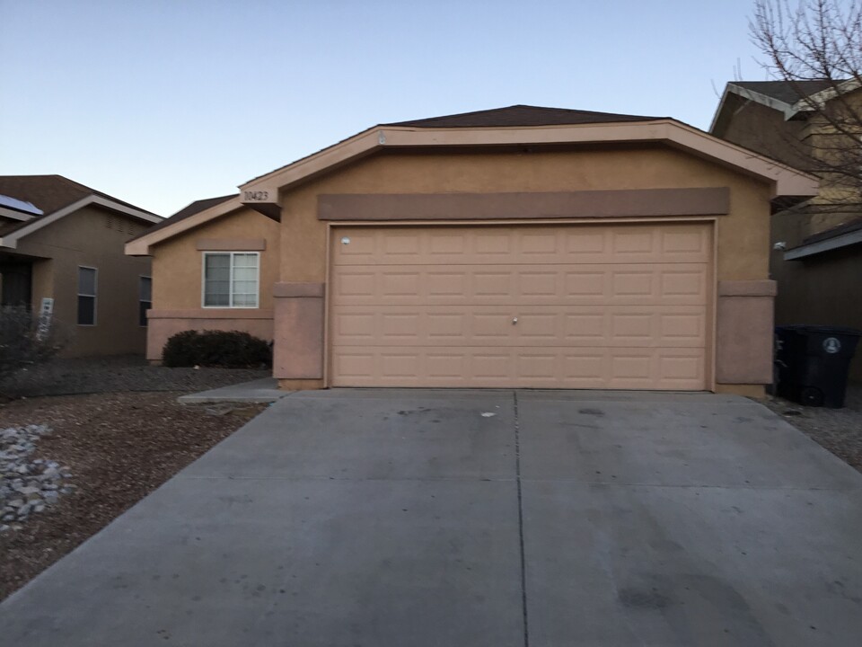 10423 Griffon Dr NW in Albuquerque, NM - Building Photo