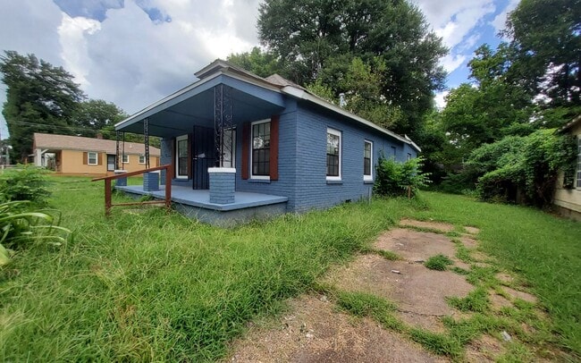 property at 858 Alaska St