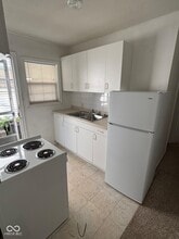 4021 Clarendon Rd in Indianapolis, IN - Foto de edificio - Building Photo