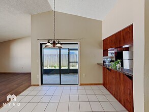 2024 Sheffield Ct in Oldsmar, FL - Foto de edificio - Building Photo