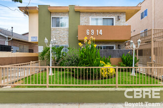 6914 Woodley Ave in Van Nuys, CA - Building Photo - Primary Photo