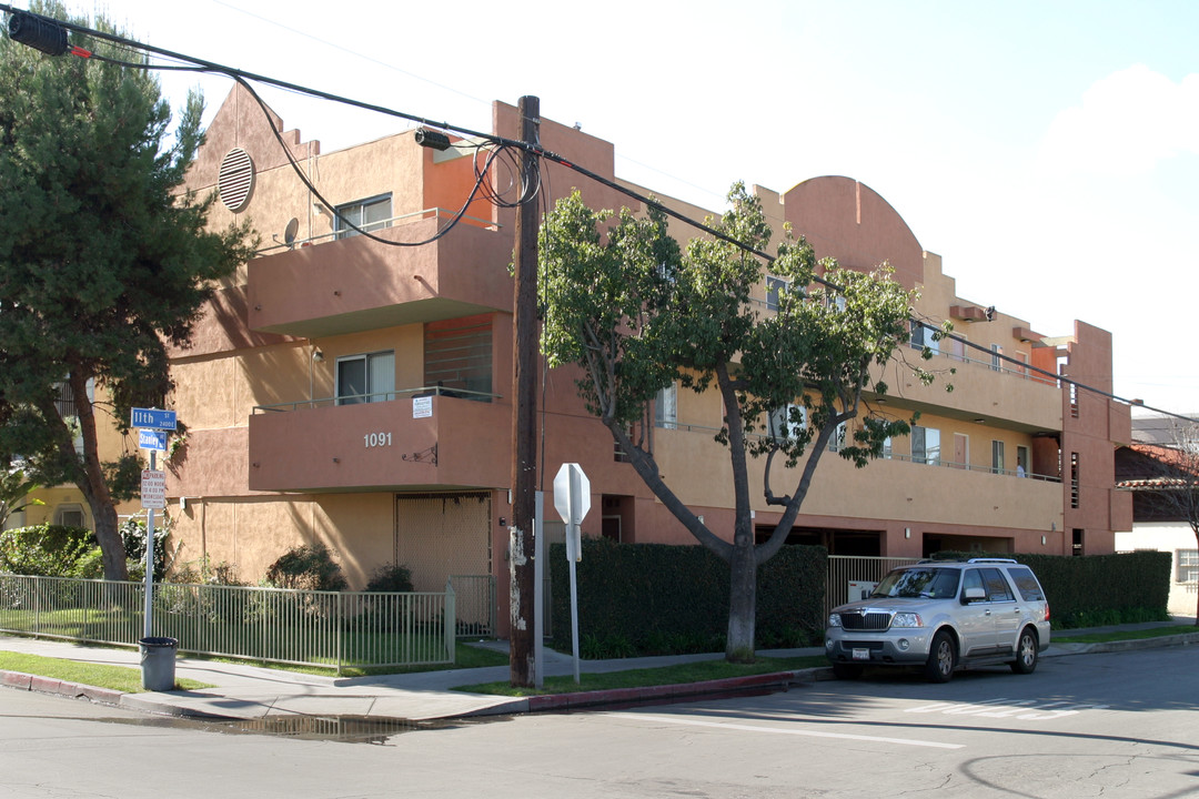 1091 Stanley Ave in Long Beach, CA - Building Photo