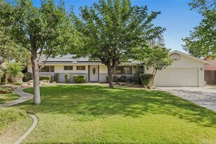 2143 E Olive Ave in Merced, CA - Building Photo