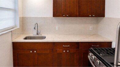 2135 Bay Dr in Miami Beach, FL - Building Photo - Building Photo