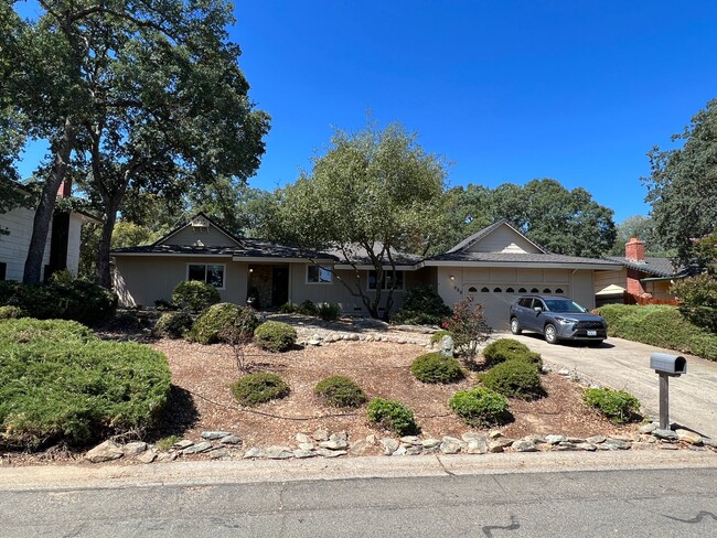 908 Stoneman Way in El Dorado Hills, CA - Foto de edificio - Building Photo