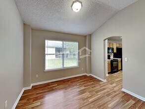 220 Southlake Dr in St. Augustine, FL - Foto de edificio - Building Photo
